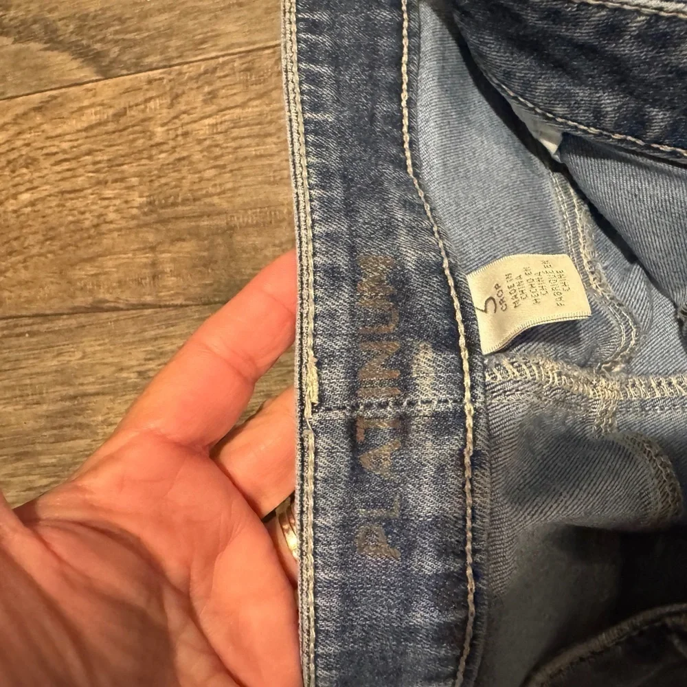 Platimun crop Jeans. Super soft and comfortable. Sz 3 (Sz 16-18) - Picture 2 of 6